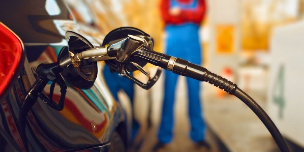 Ünlü Bakandan Benzin Fiyatlarına Şok Açıklama Geldi! Fiyat Tahmini Araç Sahiplerini Korkutmaya Yeti