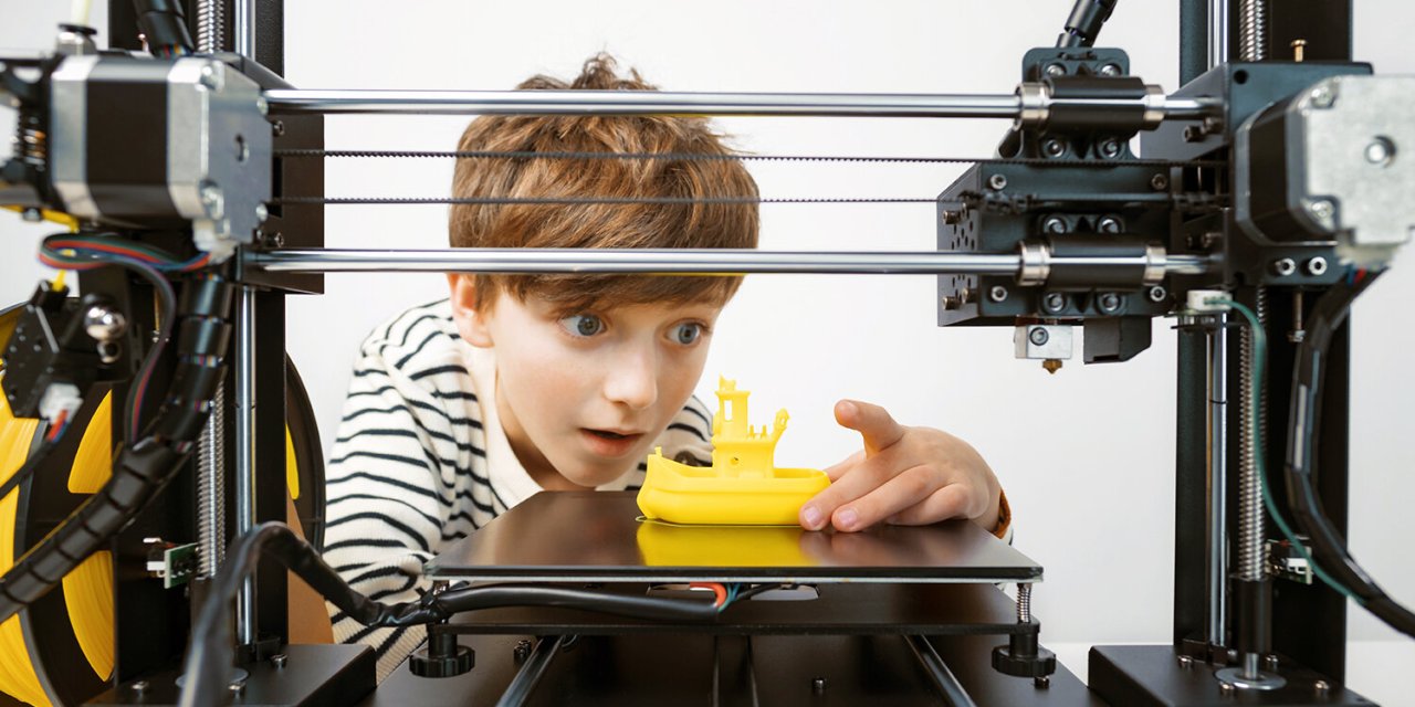 Öğrencilere 3D tasarım eğitimi