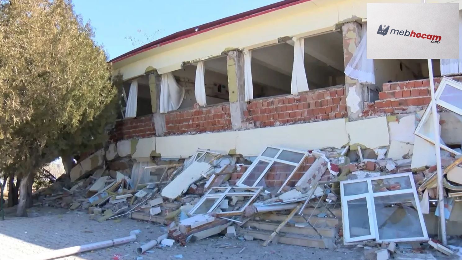 Geçen Sene Güçlendirilmiş Okullar Depremde Yıkıldı